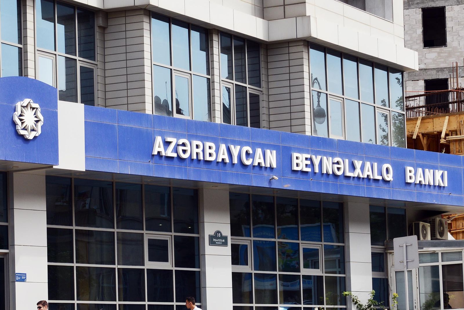 Rusiya-Ukrayna müharibəsi “Azərbaycan Beynəlxalq Bankı”na 35 milyon manatdan çox ziyan vurub 